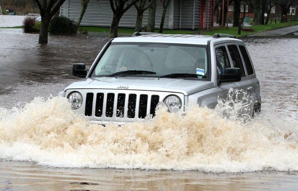 Seu carro atravessou alguma enchente? E agora, o que fazer?